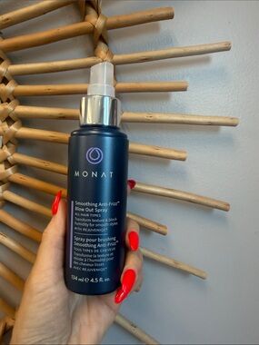 MONAT Smoothing Anti-Frizz Blow Out Spray — Black Bottle, Red Accent